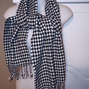 Black n White Checkered Scarf